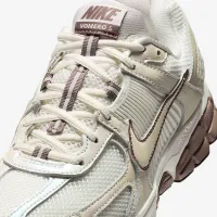 Nike Zoom Vomero 5 жіноча Кросівки колір білий