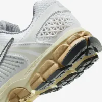 Nike Zoom Vomero 5 жіноча Кросівки колір білий