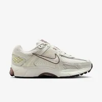 Nike Zoom Vomero 5 жіноча Кросівки колір білий