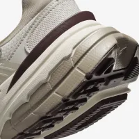 Nike V2K Run женская Кроссовки цвет коричневый