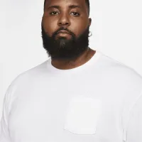 Nike Sportswear Premium Essentials чоловічі Pocket футболка колір білий