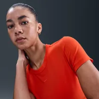 Nike Sportswear Chill Knit женская Cropped футболка цвет красный