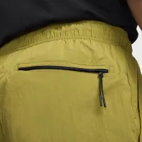 Nike Tech чоловічі Woven Taper Leg Pants колір зелений