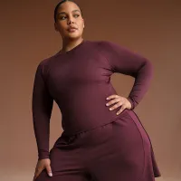 NikeSKIMS Airy жіноча Relaxed шорти колір червоний