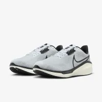 Nike Vomero 17 чоловічі Road Running Кросівки (Extra Wide) колір білий