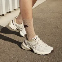 Nike V2K Run женская Кроссовки цвет коричневый