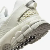 Nike Zoom Vomero Roam женская Winterized Кроссовки цвет белый
