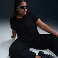 Nike Sportswear Chill Knit жіноча Cropped футболка (великі розміри) колір чорний