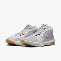 Nike LeBron Witness 8 баскетбольні Кросівки колір сірий