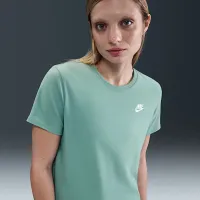 Nike Sportswear Club Essentials женская футболка цвет зеленый
