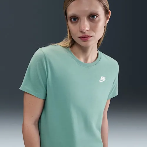 Nike Sportswear Club Essentials женская футболка цвет зеленый