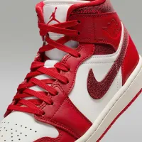 Nike Air Jordan 1 Mid SE жіноча Кросівки колір білий
