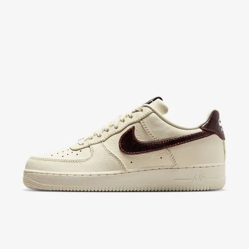 Nike Air Force 1 '07 чоловічі Кросівки колір коричневий