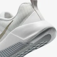 Nike MC Trainer 3 жіноча для тренування Кросівки колір сірий