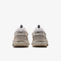 Nike Zoom Vomero Roam чоловічі Winterized Кросівки колір сірий