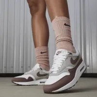 Nike Air Max 1 жіноча Кросівки колір білий