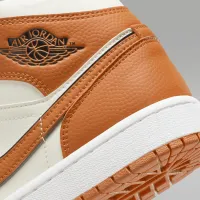 Nike Air Jordan 1 Mid SE жіноча Кросівки колір білий