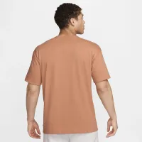 Nike Sportswear Premium Essentials чоловічі футболка колір коричневий