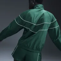 Nike Windrunner жіноча Loose UV Woven Full-Zip Куртка колір зелений