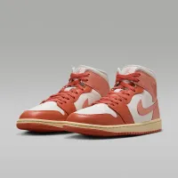 Nike Air Jordan 1 Mid жіноча Кросівки колір білий
