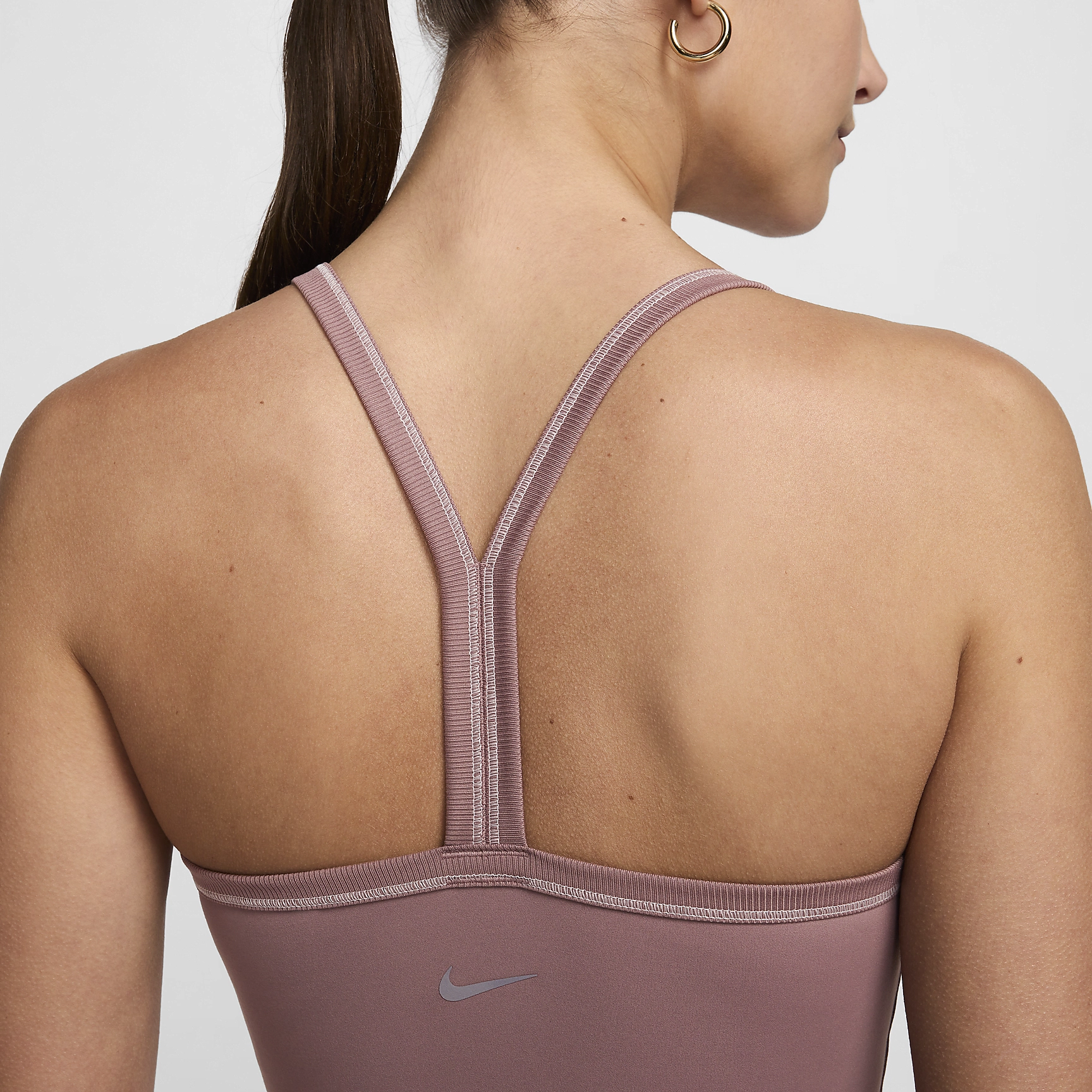 Nike One Fitted жіноча Dri-FIT Cropped Tank Top колір фіолетовий