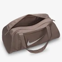 Nike Gym Club Duffel сумка (24L) цвет коричневый