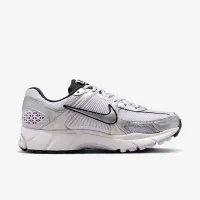 Nike Zoom Vomero 5 женская Кроссовки цвет фиолетовый