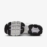 Nike Air Max Moto 2K жіноча Кросівки колір білий