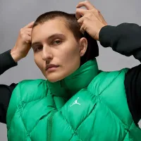 Nike Jordan Brooklyn жіноча Therma-FIT Quilted Puffer Vest колір зелений