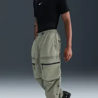 Nike Tech чоловічі Woven Cargo Pants колір зелений