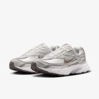 Nike Initiator жіноча Кросівки колір сірий