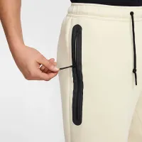 Nike Sportswear Tech Fleece мужские шорты цвет коричневый