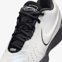 Nike LeBron XXI 