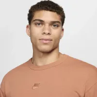 Nike Sportswear Premium Essentials чоловічі футболка колір коричневий