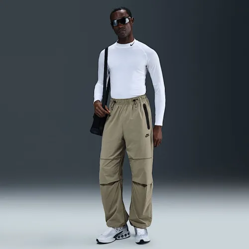 Nike Tech чоловічі Woven оверсайз Pants колір зелений