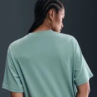Nike Sportswear женская Loose Short-Sleeve Graphic футболка цвет зеленый