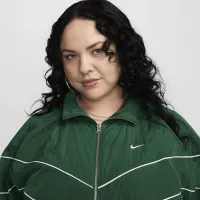 Nike Windrunner женская Loose UV Woven Full-Zip Куртка (большие размеры) цвет зеленый