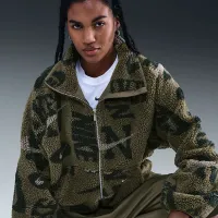 Nike Sportswear женская High-Pile Fleece Куртка цвет зеленый