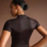 NikeSKIMS Shine жіноча Mock-Neck Short-Sleeve Top колір коричневий