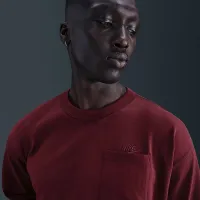 Nike Sportswear Premium Essentials чоловічі Long-Sleeve Pocket футболка колір червоний