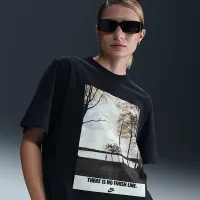 Nike Sportswear женская Short-Sleeve Graphic футболка цвет черный