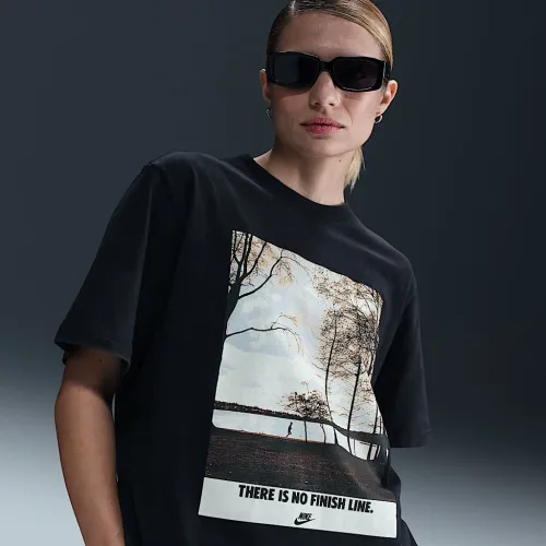 Nike Sportswear женская Short-Sleeve Graphic футболка цвет черный