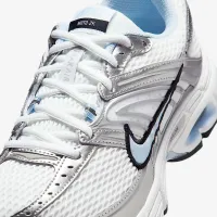 Nike Air Max Moto 2K женская Кроссовки with Reflective Accents цвет белый