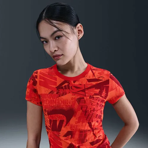 Nike Sportswear жіноча Slim футболка колір червоний