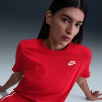 Nike Sportswear Club Essentials женская футболка цвет красный
