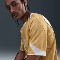 Nike Total 90 чоловічі Dri-FIT Short-Sleeve Soccer Top колір коричневий