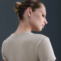 Nike Sportswear Chill Knit жіноча Slim Cropped Top колір сірий