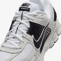 Nike Zoom Vomero 5 чоловічі Кросівки колір білий