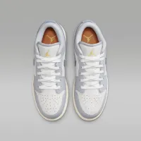 Nike Air Jordan 1 Low SE Big Kids' взуття Grey