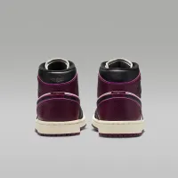 Nike Air Jordan 1 Mid SE жіноча Кросівки колір білий